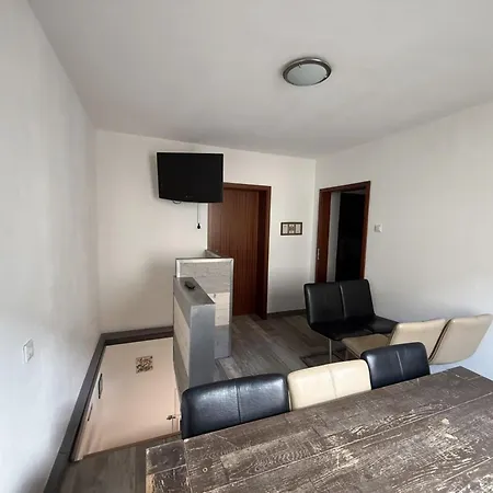 Monteur-base Mit Garten Und Anbindung Appartement