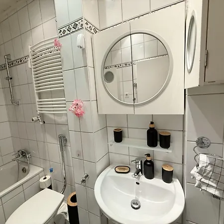 Monteur-base Mit Garten Und Anbindung Oberhausen (North Rhine-Westphalia)