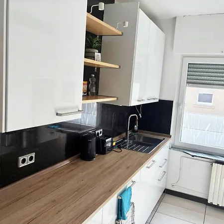Monteur-base Mit Garten Und Anbindung Lejlighed *