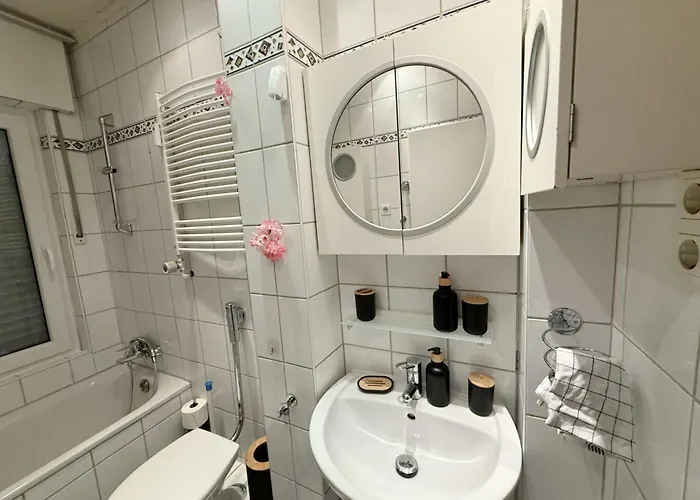 Monteur-base Mit Garten Und Anbindung Oberhausen (North Rhine-Westphalia)