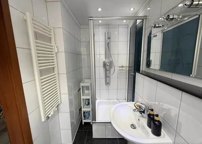 Monteur-base Mit Garten Und Anbindung Appartement Oberhausen (North Rhine-Westphalia)